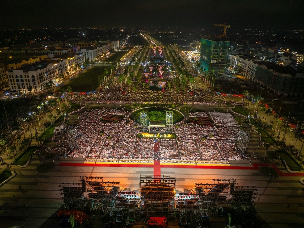 Quảng trường biển Sầm Sơn tổ chức sự kiện du lịch biển.