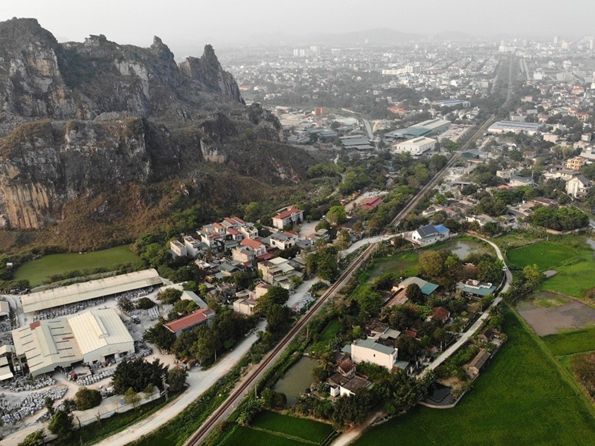 Núi Nấp Thanh Hóa thuộc phường Hạc Thành.