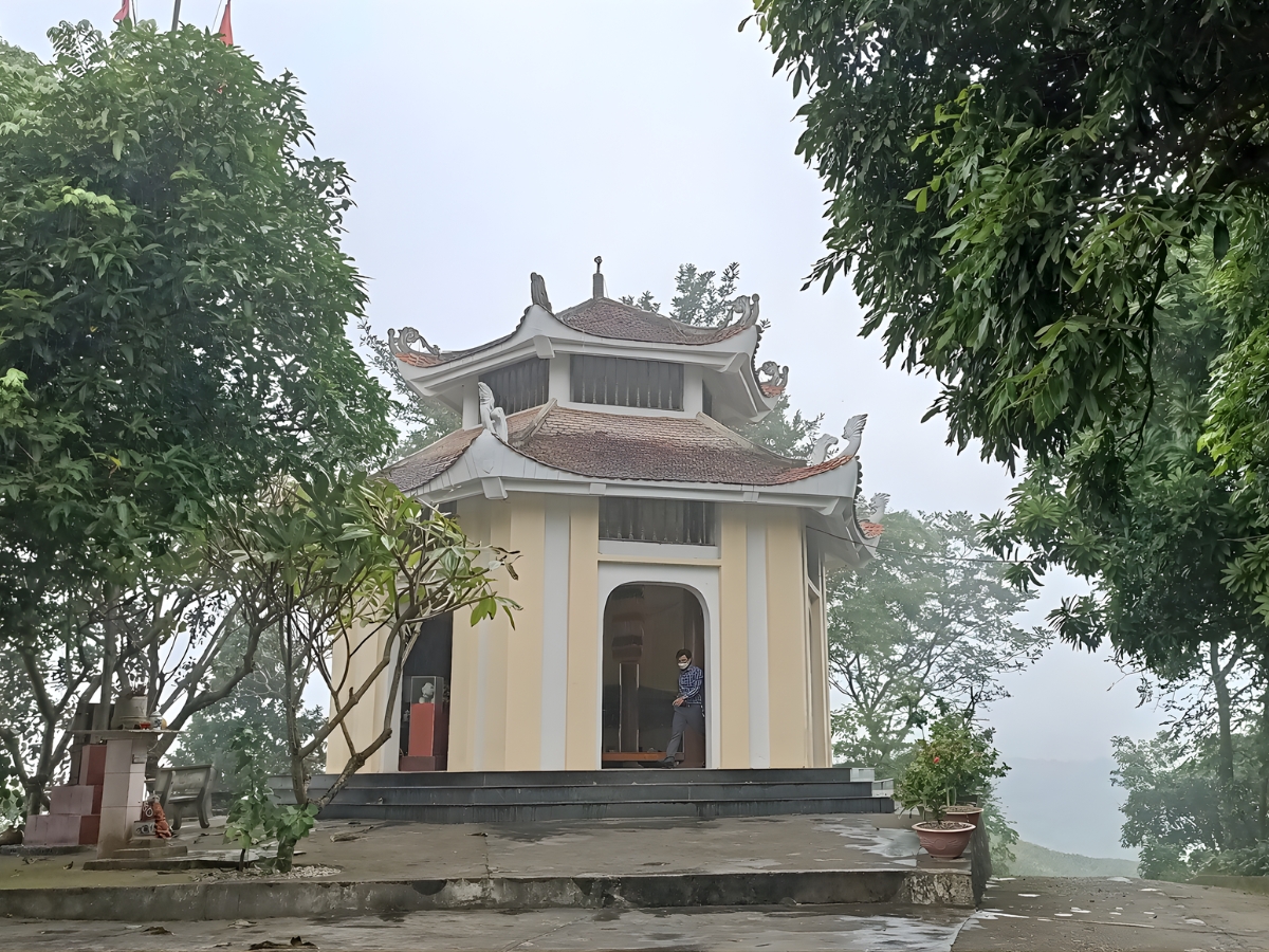 Nhà bia Ba Đội được nhà nước phục dựng đúng tại vị trí năm xưa.