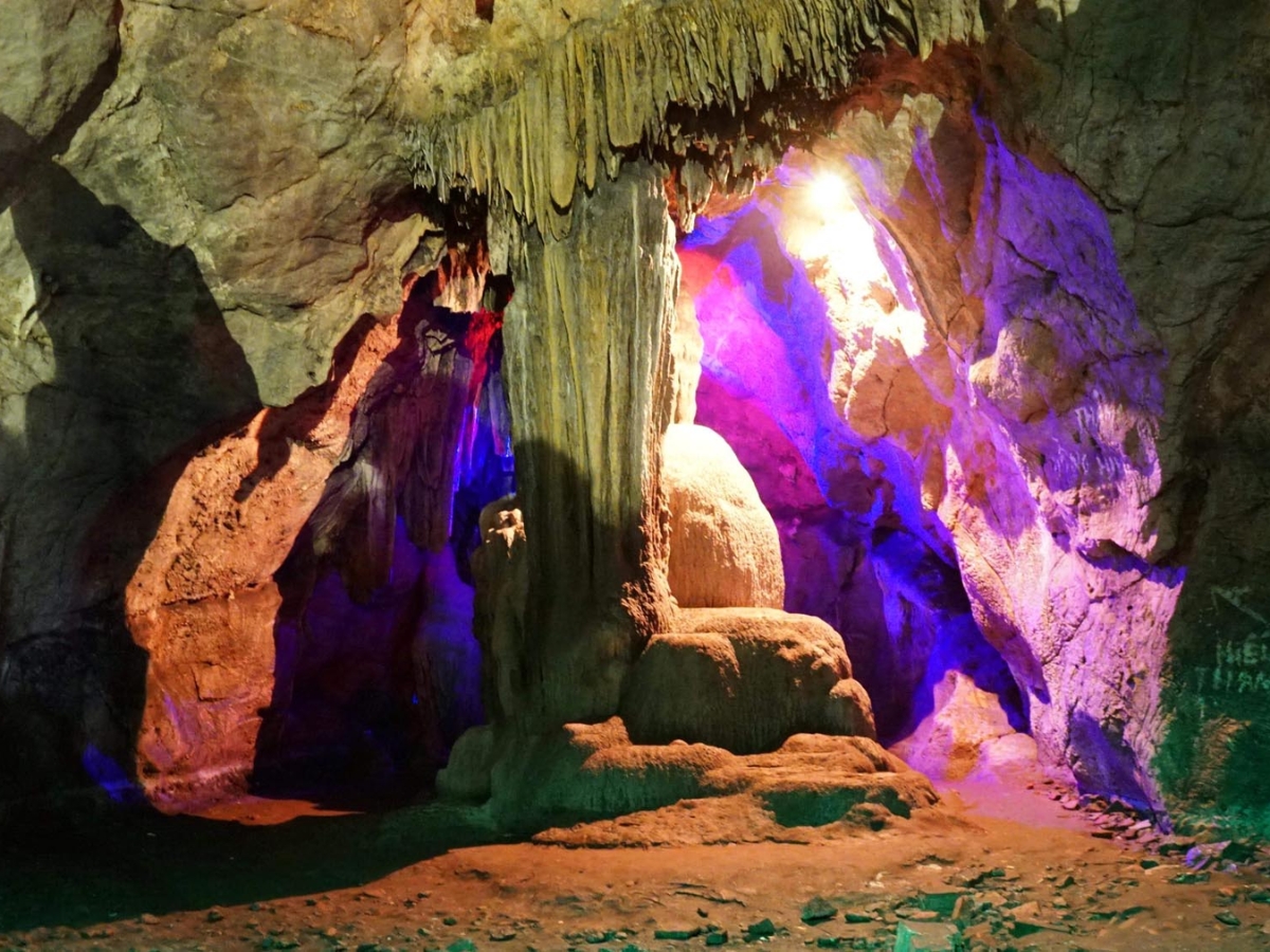 Khám phá vẻ đẹp huyền bí của động Từ Thức.