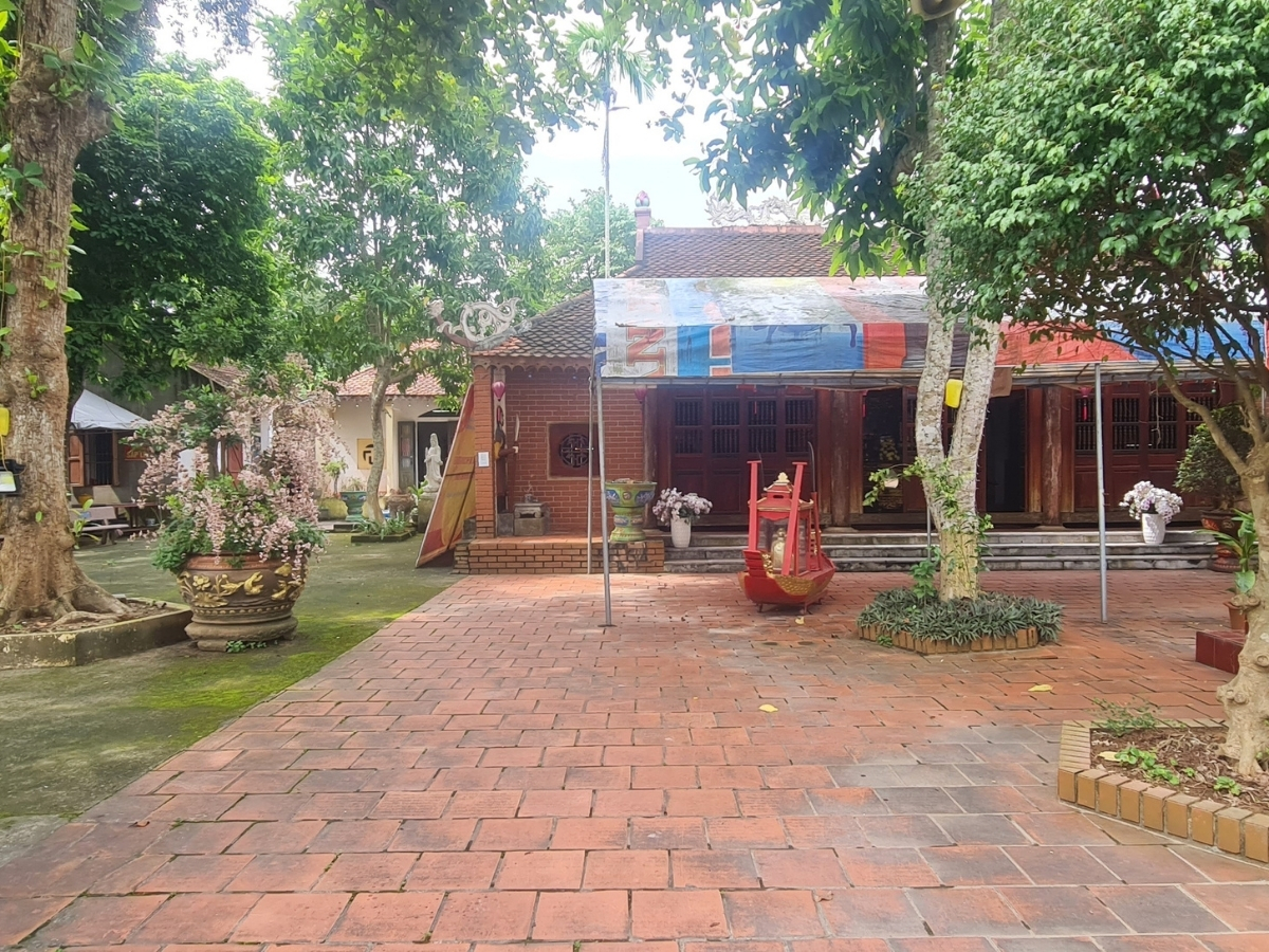 Phủ Sung tọa lạc tại xã Như Thanh, Thanh Hóa. 