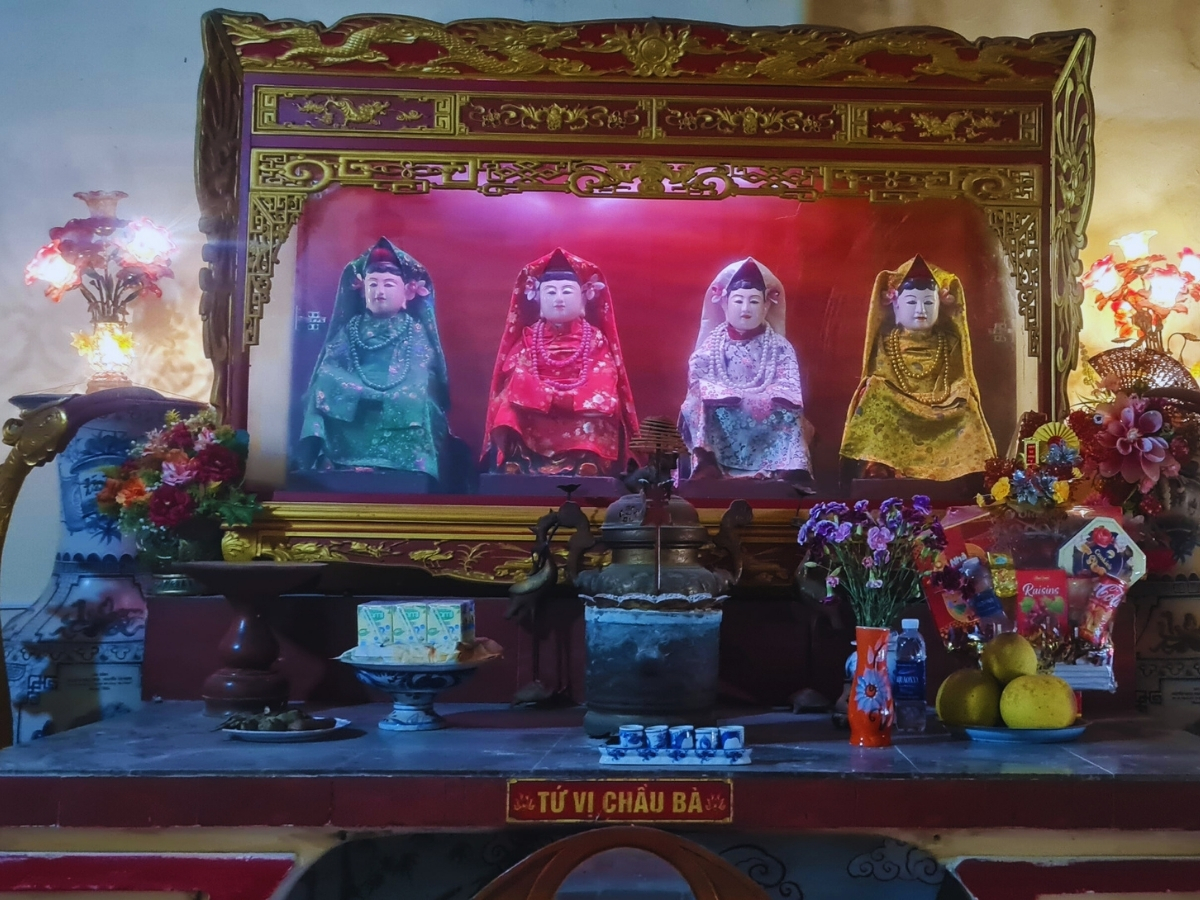 Phủ Sung thờ Thánh Mẫu Liễu Hạnh, một trong Tứ bất tử của tín ngưỡng Việt Nam.