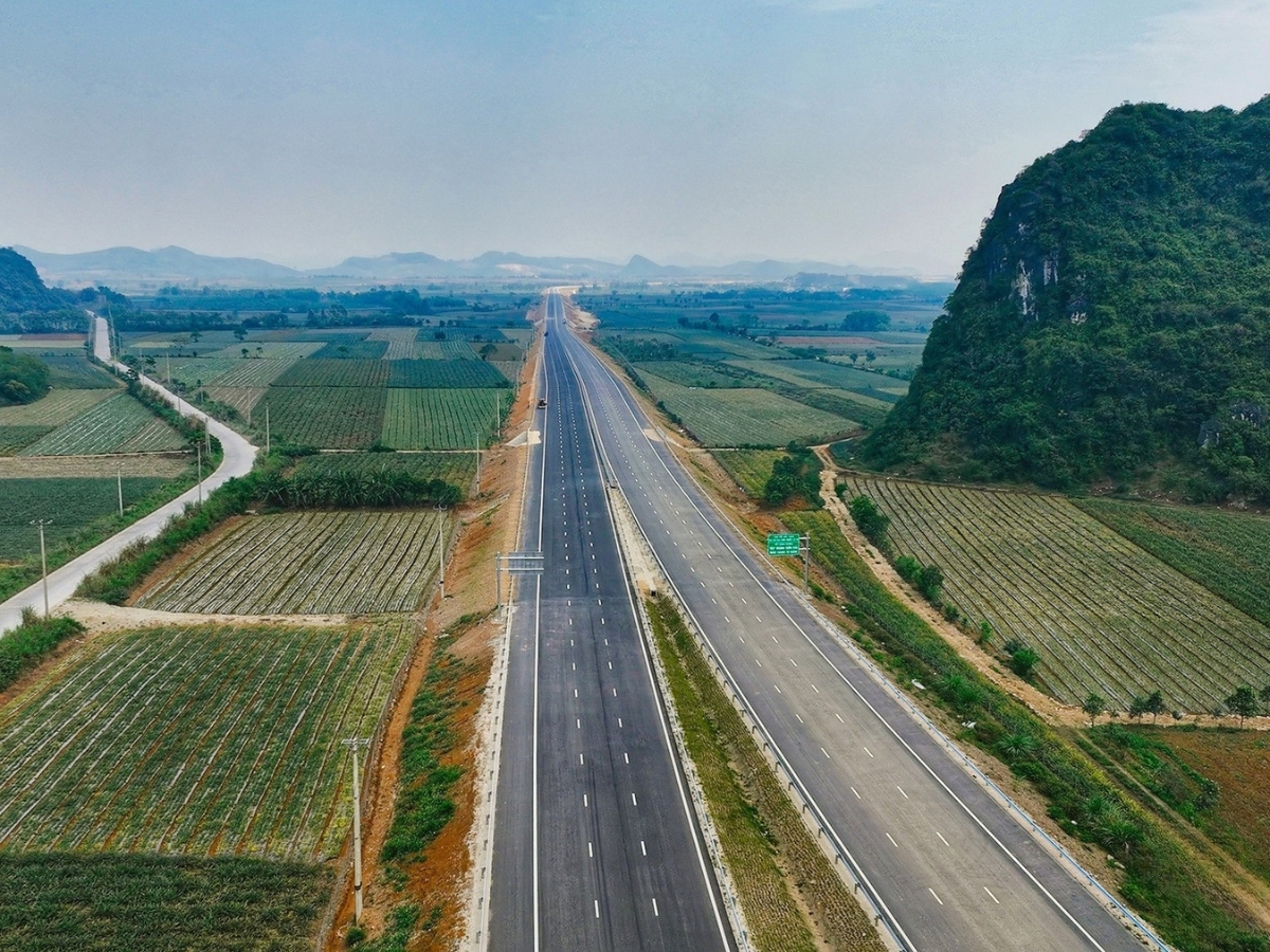 Quãng đường từ Quảng Ninh đến đến Thanh Hóa dài khoảng 270 km.