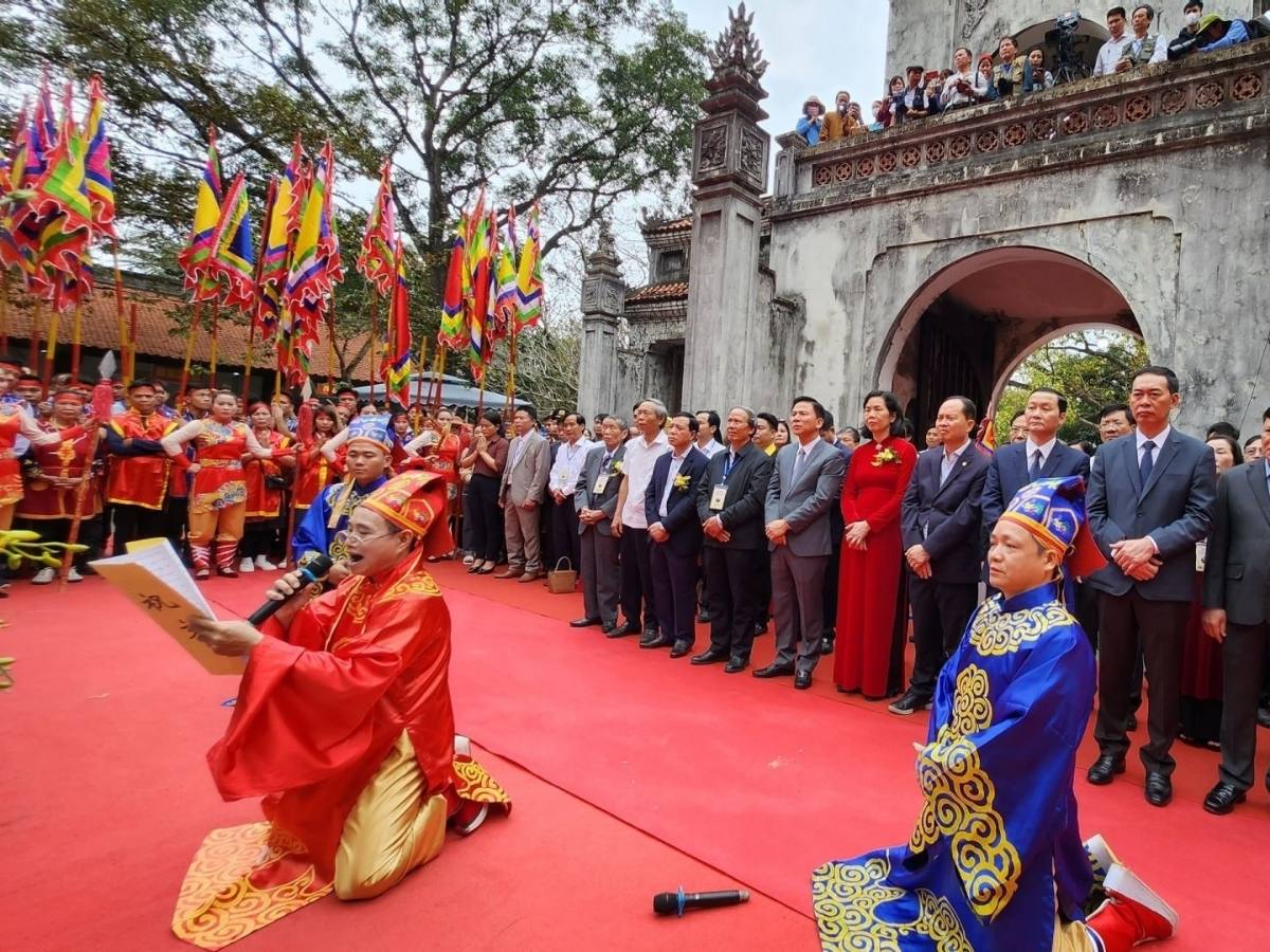 Lễ hội đền Bà Triệu được tổ chức vào tháng 2 âm lịch.