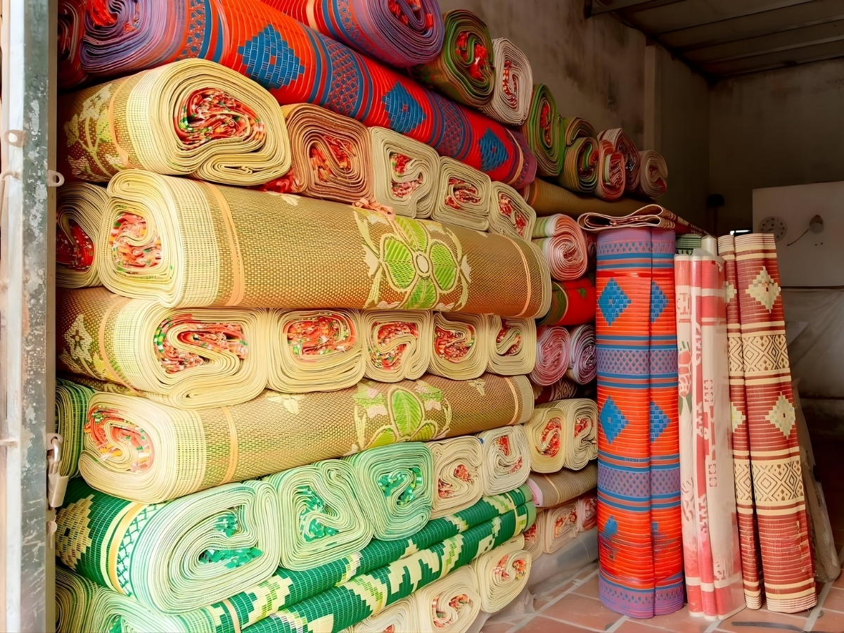 Các dòng chiếu Nga Sơn với mẫu mã đa dạng. (