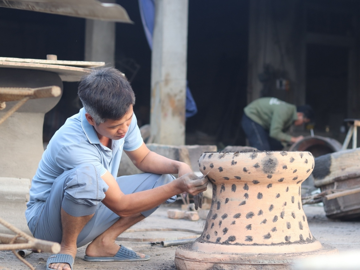 Khuôn trống được làm tỉ mỉ qua bàn tay các nghệ nhân. 