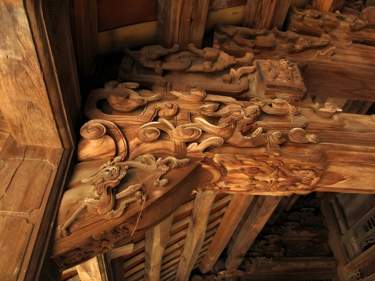 Các kiến trúc gỗ được các nghệ nhân tại Đạt Tài chế tác. 