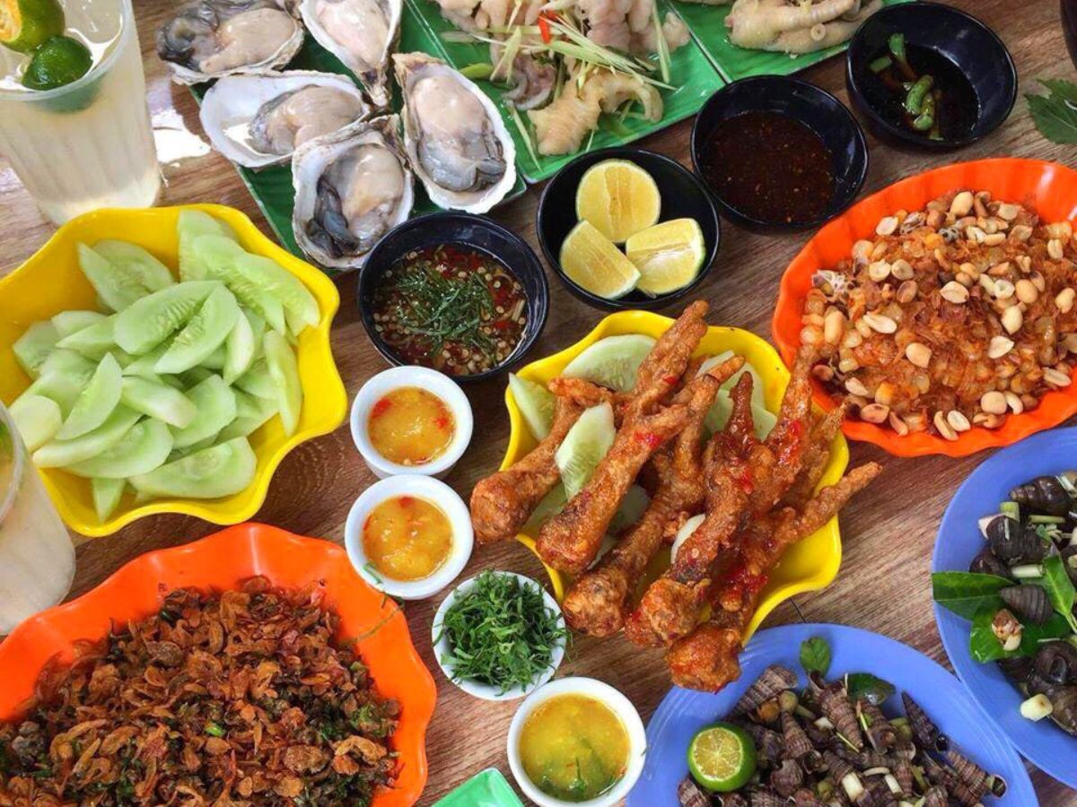 Lưu ý ăn hải sản đêm, du khách nên chọn quán uy tín, sạch sẽ. 