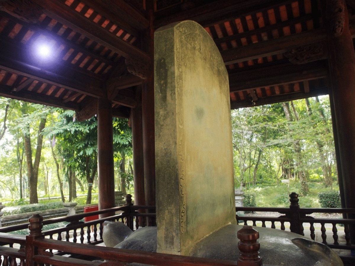 Nguyễn Trãi là người có công biên soạn bia Vĩnh Lăng. 