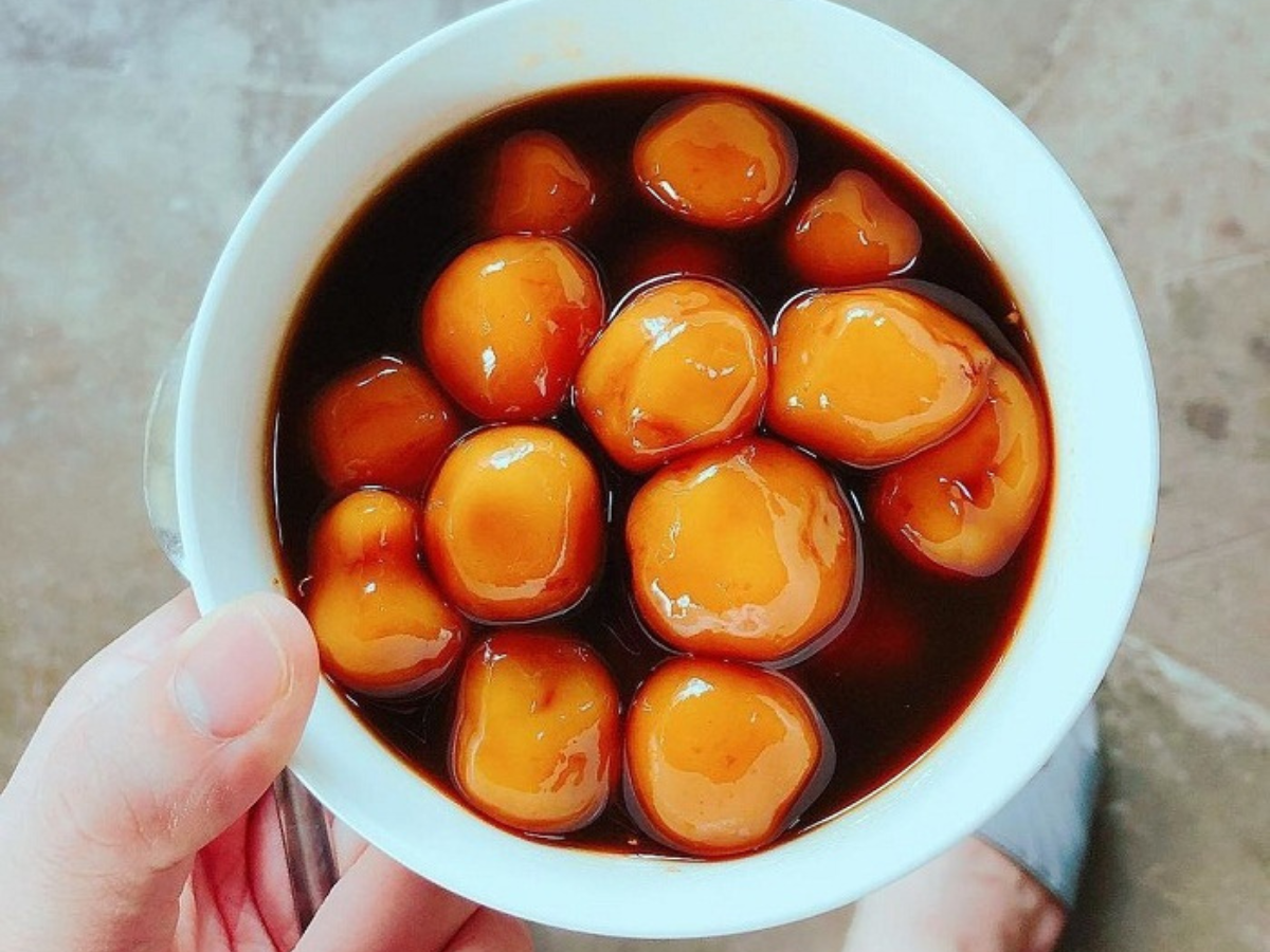 Để lựa chọn được bánh nhè thơm ngon, nên chú ý viên bánh tròn, nhỏ vừa ăn, vỏ bánh có độ dẻo, không bị nát cũng không quá cứng. 