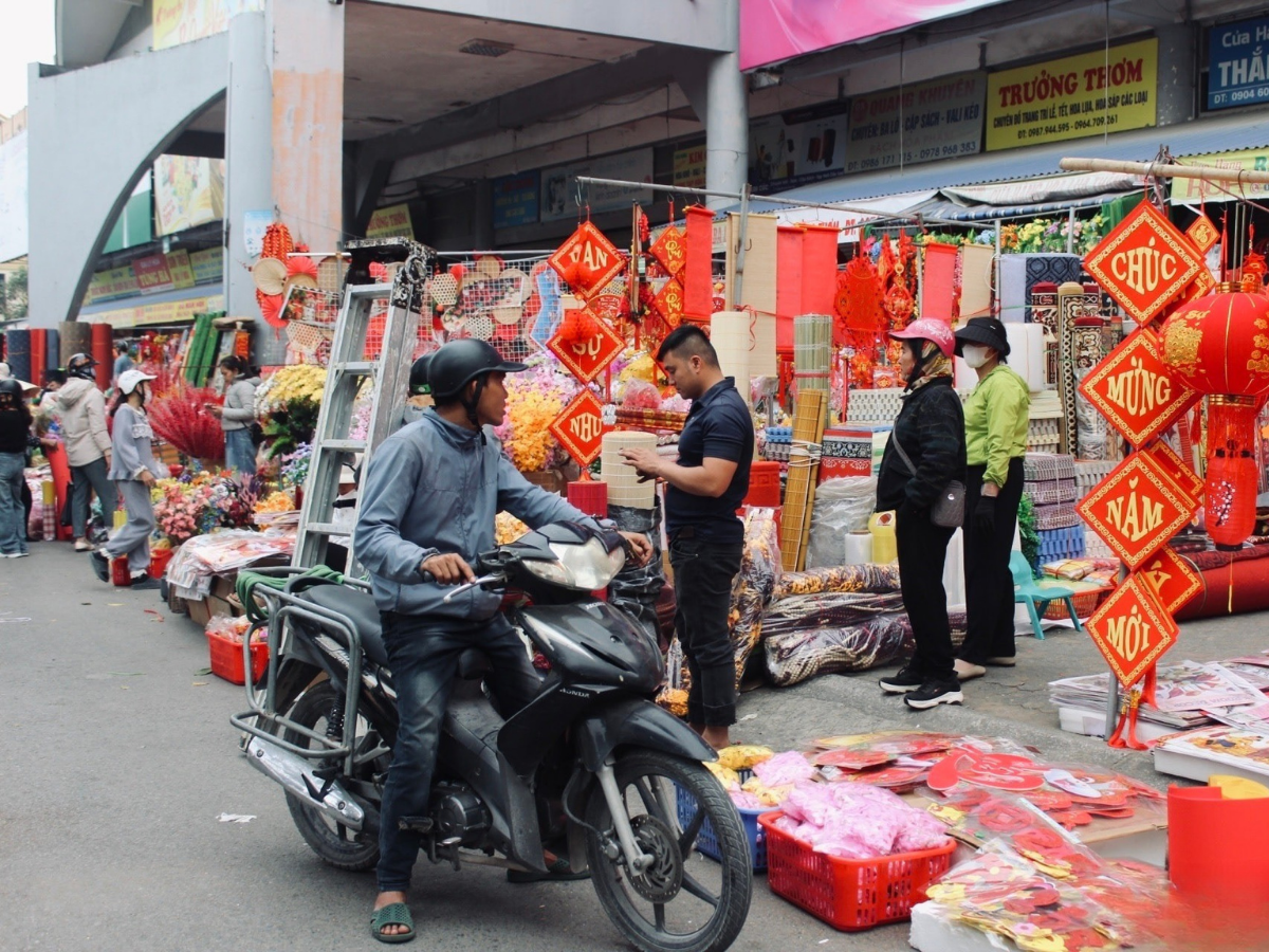 Chợ Vườn Hoa nằm tại phường Hạc Thành, Thanh Hóa.