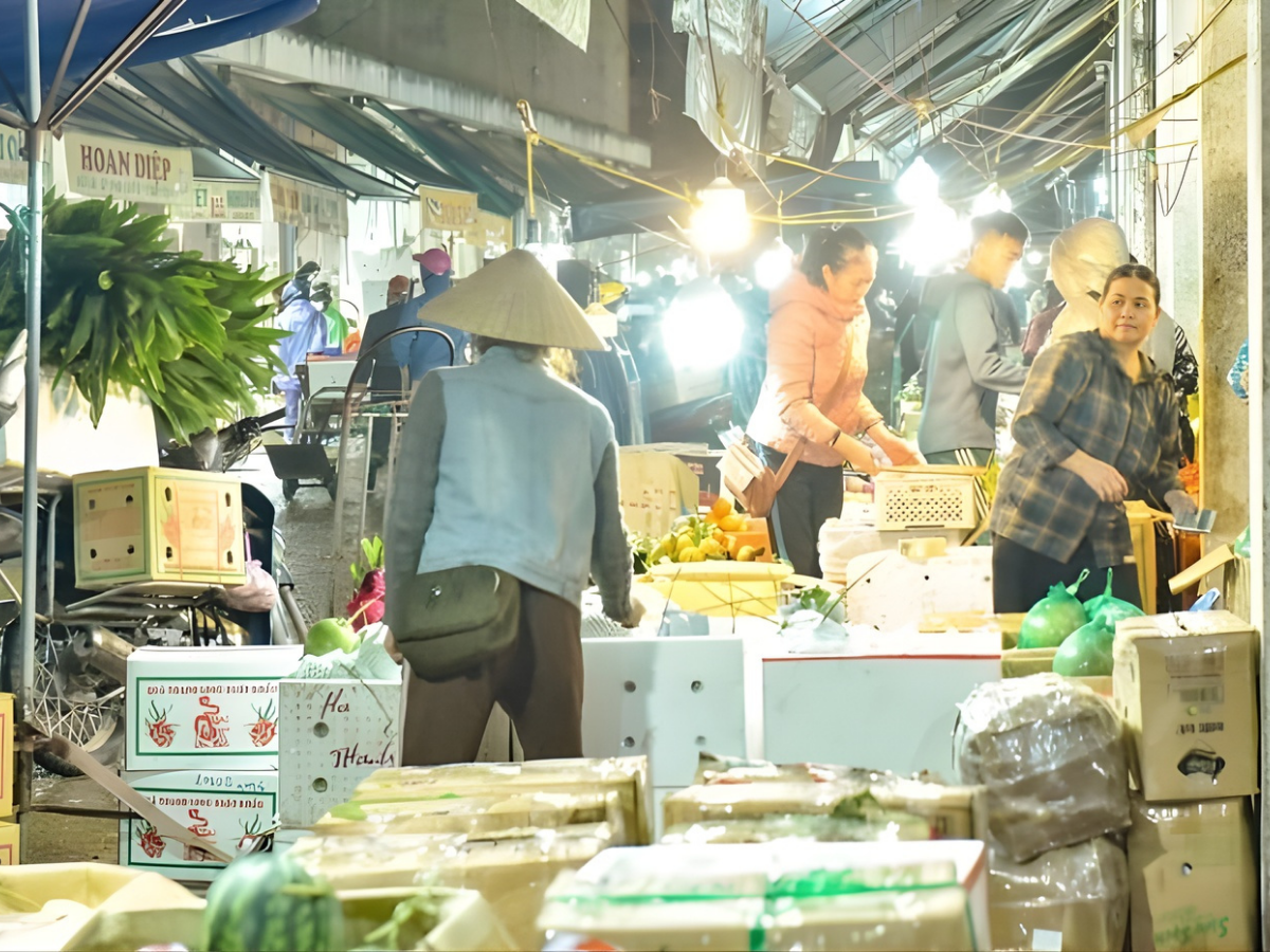 Chợ đầu mối Đông Hương thuộc phường Đông Hương, Thanh Hóa. 