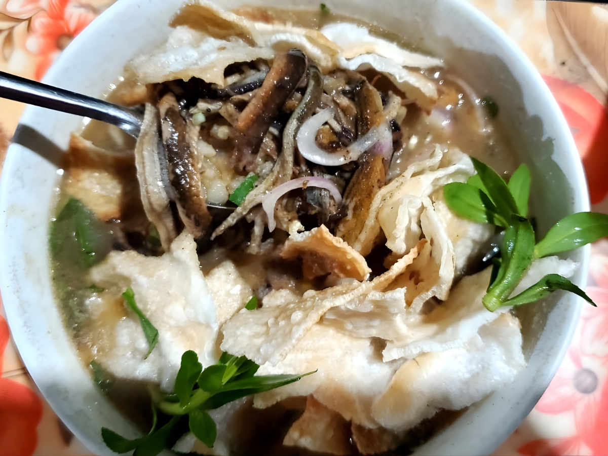Cháo lươn là món ăn dễ nấu tại nhà.