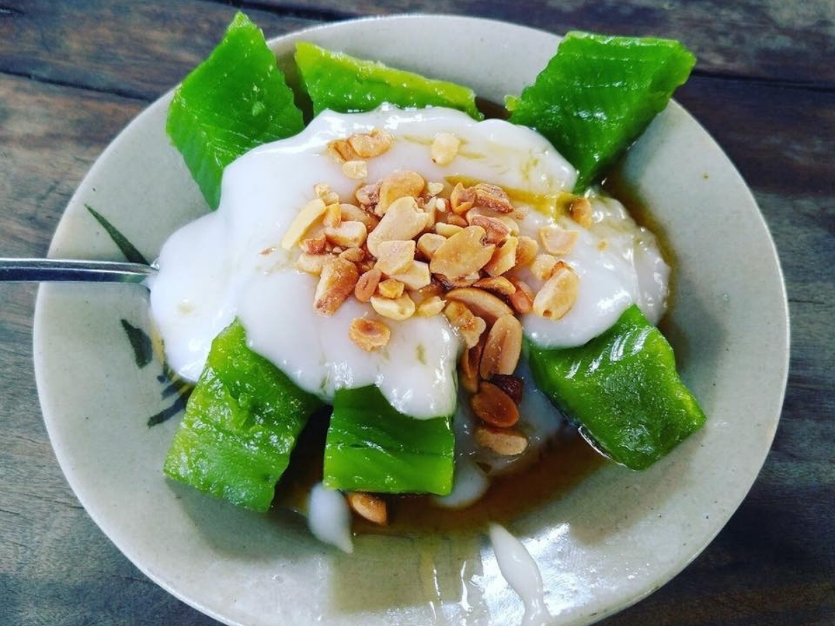Màu xanh đặc trưng của bánh đúc sốt Thanh Hóa.