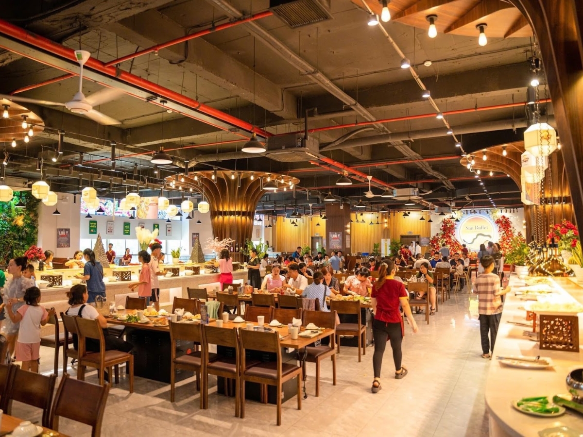 Sun Buffet sở hữu không gian rộng rãi, phù hợp cho cả nhóm bạn bè, gia đình hay buổi tụ tập đông người.