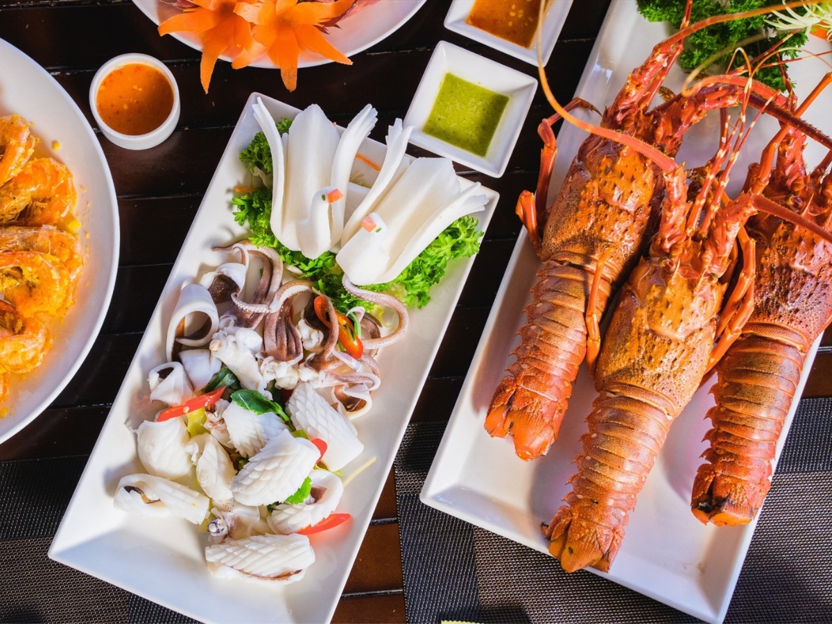 Ẩm thực Sầm Sơn thu hút bởi những món ăn hải sản thơm ngon, đa dạng.