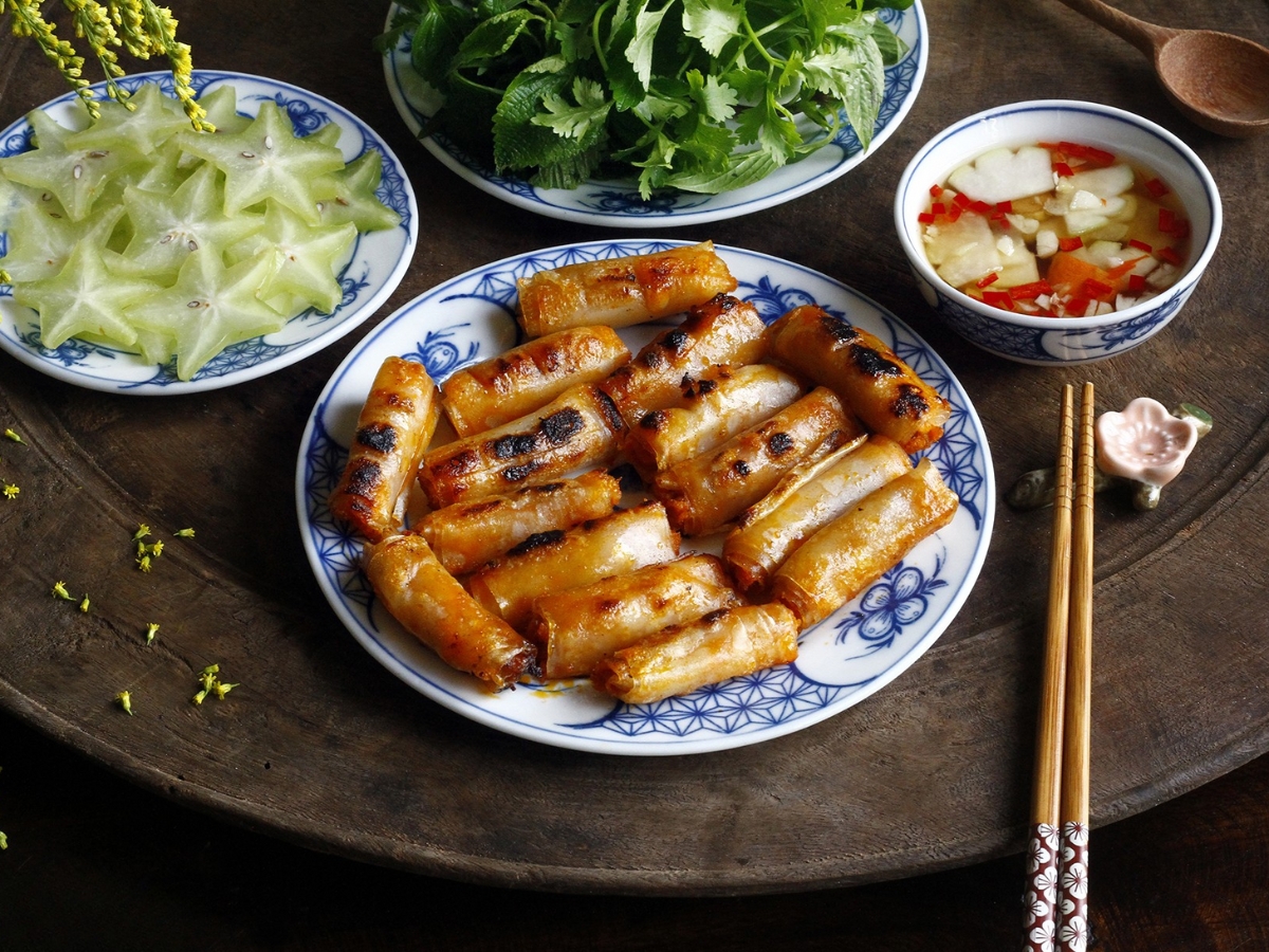 Chả tôm là một trong những món ăn đặc trưng làm nên dấu ấn riêng của ẩm thực xứ Thanh.