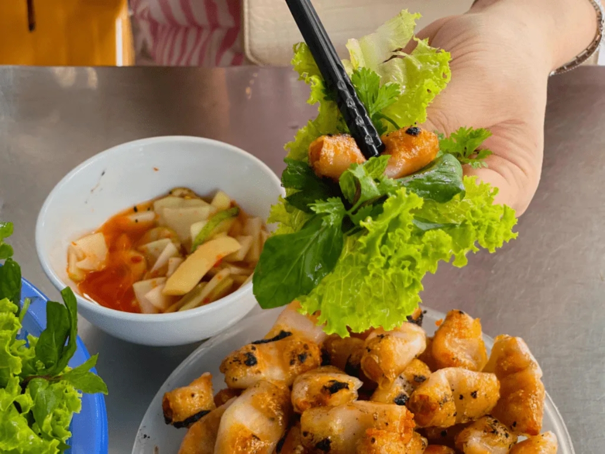 Chả tôm là món ăn yêu thích của nhiều du khách khi đến Thanh Hóa.