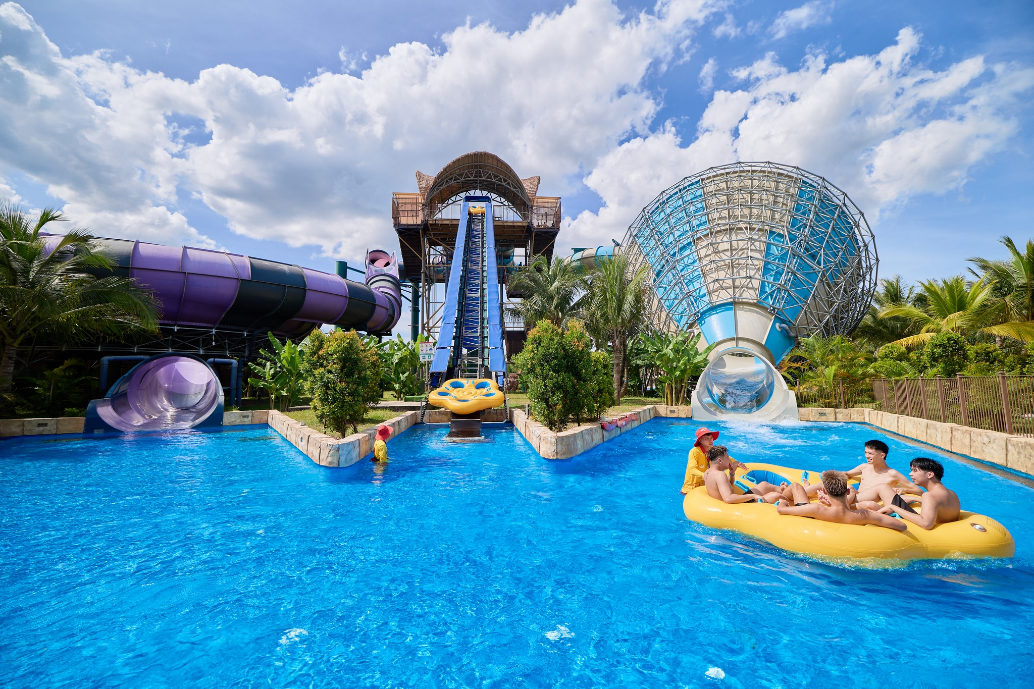 Đi Sun World Sam Son tự túc mang đến trải nghiệm thoải mái và tiết kiệm chi phí.
