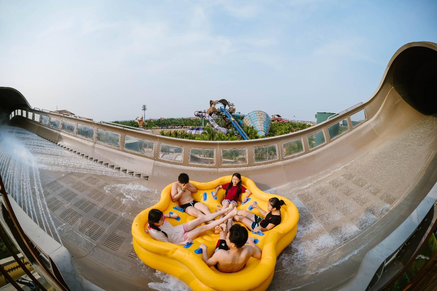 Tổ hợp giải trí Sun World Sam Son hấp dẫn du khách dịp hè. Ảnh: Ánh Dương