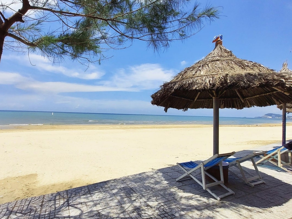 Du khách có thể dành buổi sáng để dạo chơi, check-in và tắm biển tại Vũng Tàu.