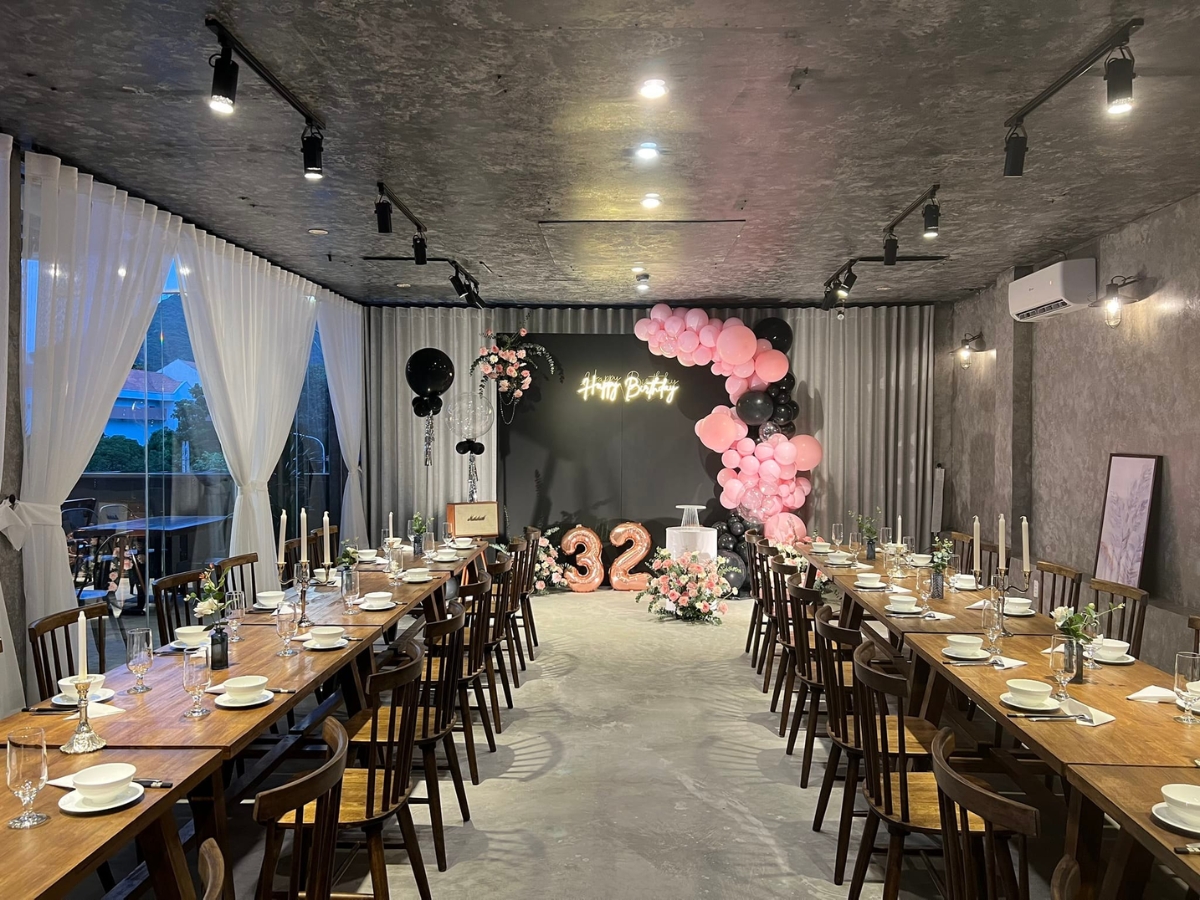 Quán sẵn sàng hỗ trợ trang trí và tổ chức các buổi tiệc nếu thực khách có nhu cầu.