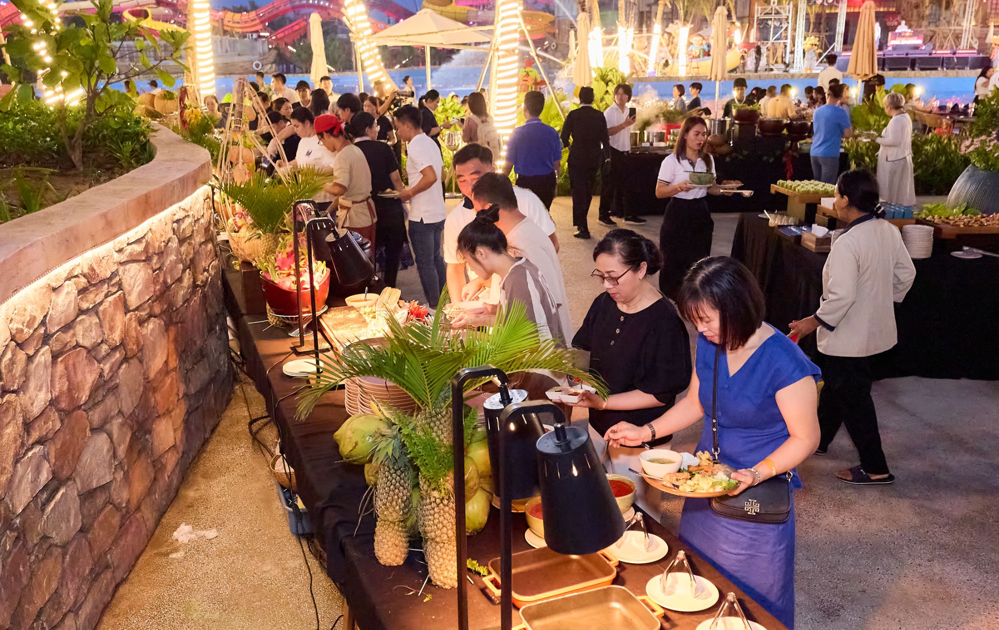 Không gian buffet đa dạng hương vị Á - Âu phục vụ các thực khách tại Sun World Vung Tau