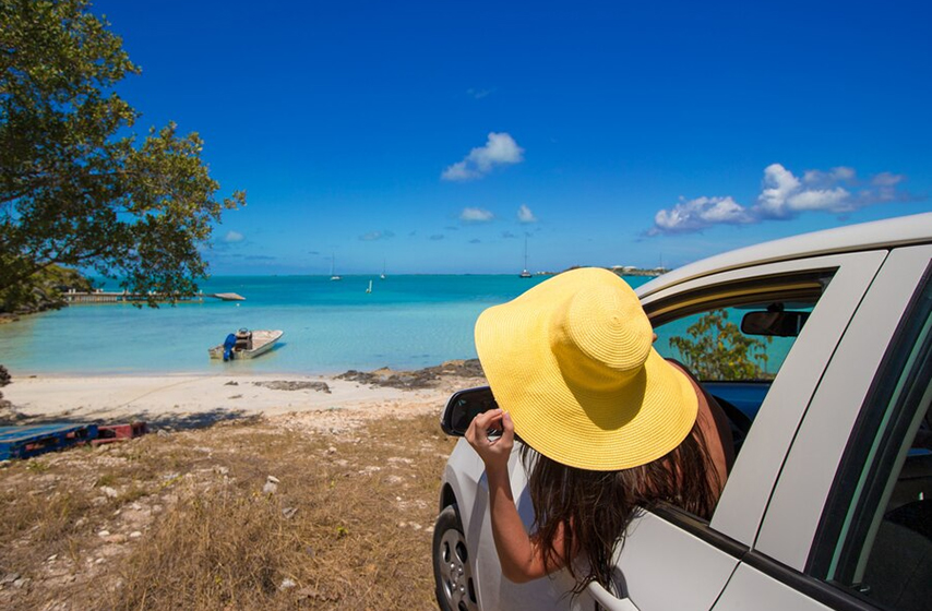 Bạn có thể di chuyển bằng ô tô cá nhân để chủ động hơn