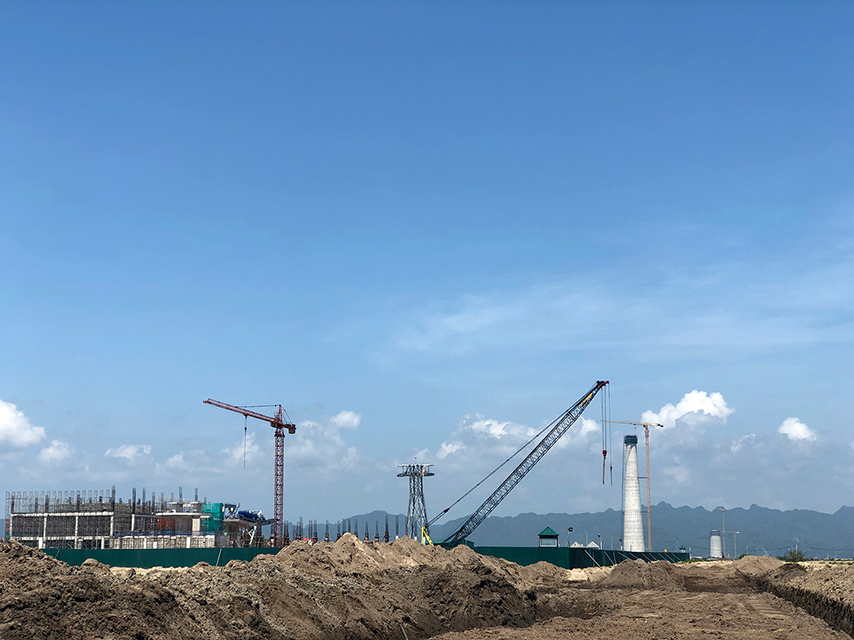 Công tác thi công xây dựng trụ cáp treo trên biển gặp nhiều thách thức về con người, vật tư và vận chuyển trang thiết bị