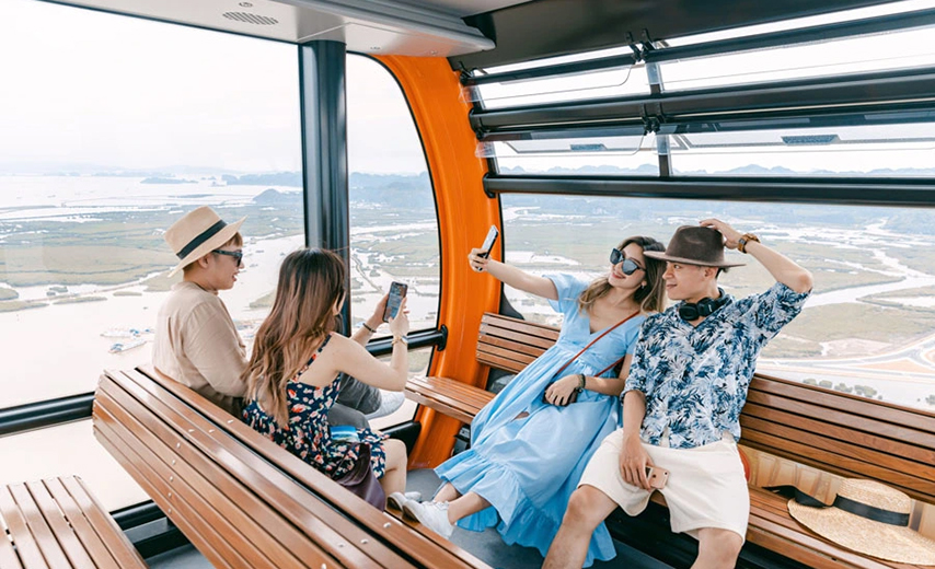 Cáp treo Cát Bà kỷ lục là một điểm nhấn đặc biệt, thu hút khách cả trong nước và nước ngoài ghé tham quan, trải nghiệm