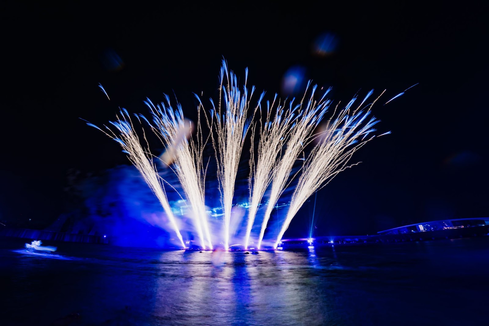 Bản giao hưởng đại dương (Symphony of The Sea) chính thức trở lại Thị trấn Hoàng Hôn.