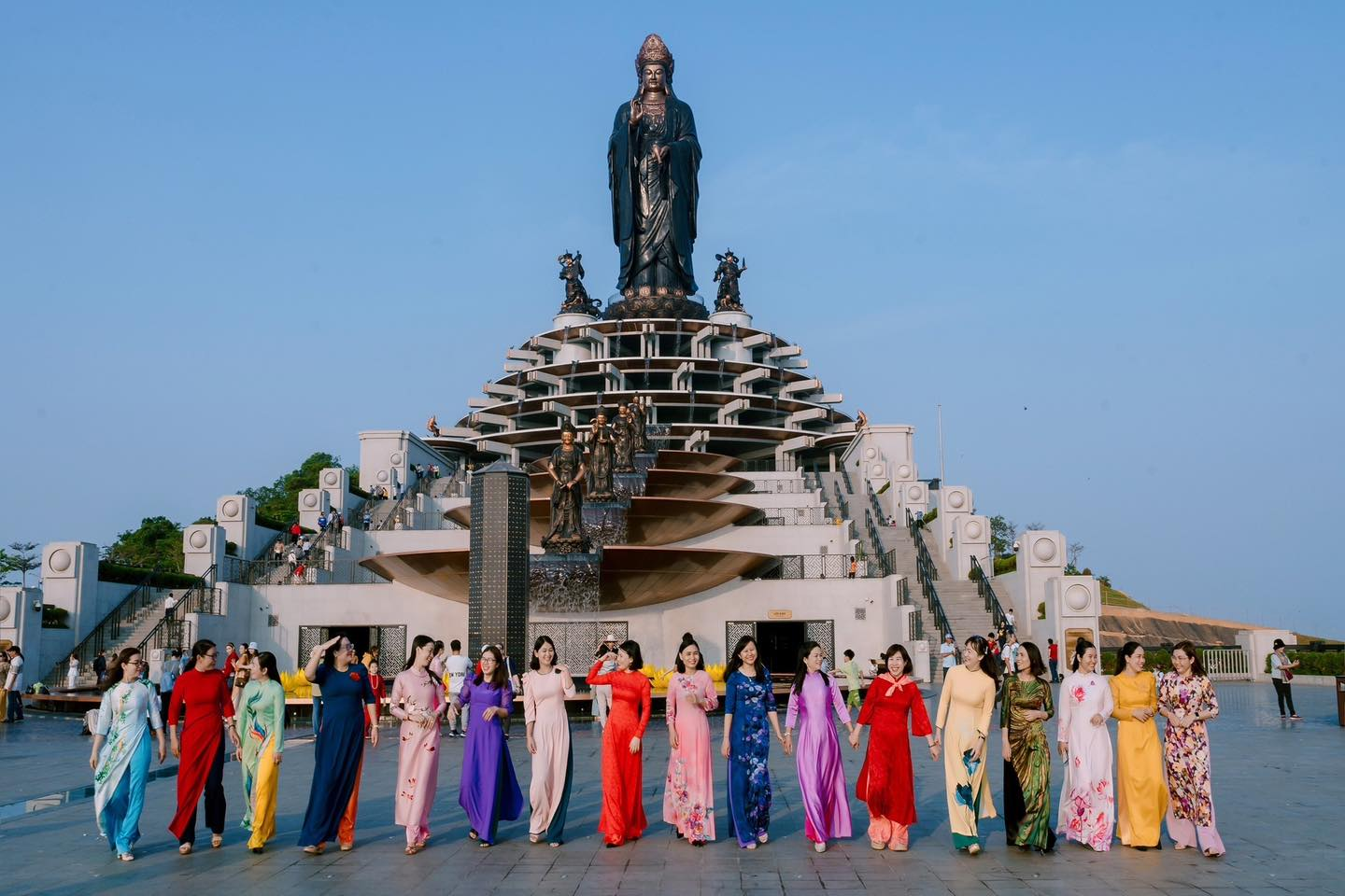 Sun World Ba Den Mountain là điểm đến du lịch, tâm linh yêu thích của nhiều giáo viên