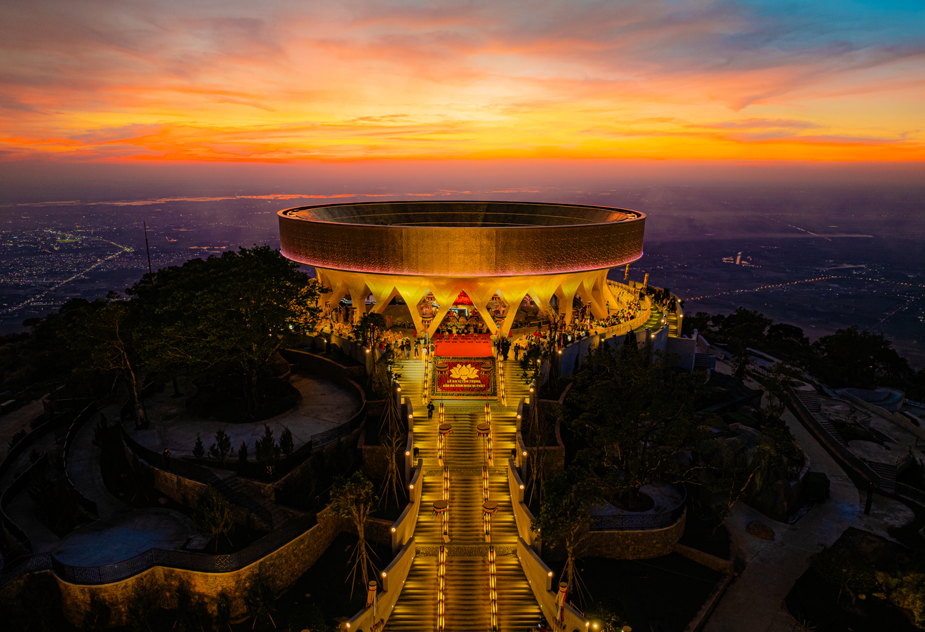 Tôn tượng Đức Phật Câu Na Hàm Mâu Ni sẽ chính thức đón khách tham quan chiêm bái từ ngày 01/01/2026.