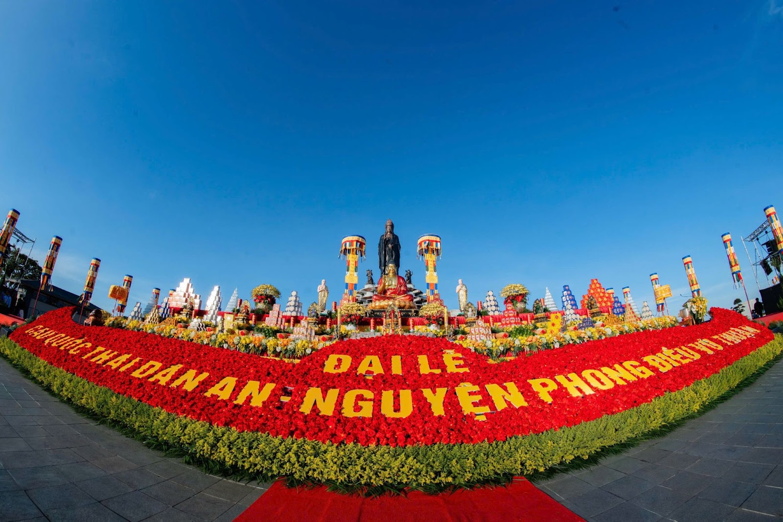 Đại lễ được tổ chức trang trọng, linh thiêng