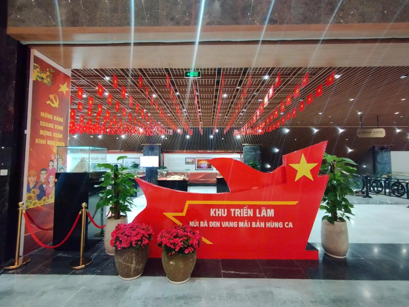 Sun World ba miền tưng bừng cờ hoa mừng Đại hội Đảng lần thứ XIV