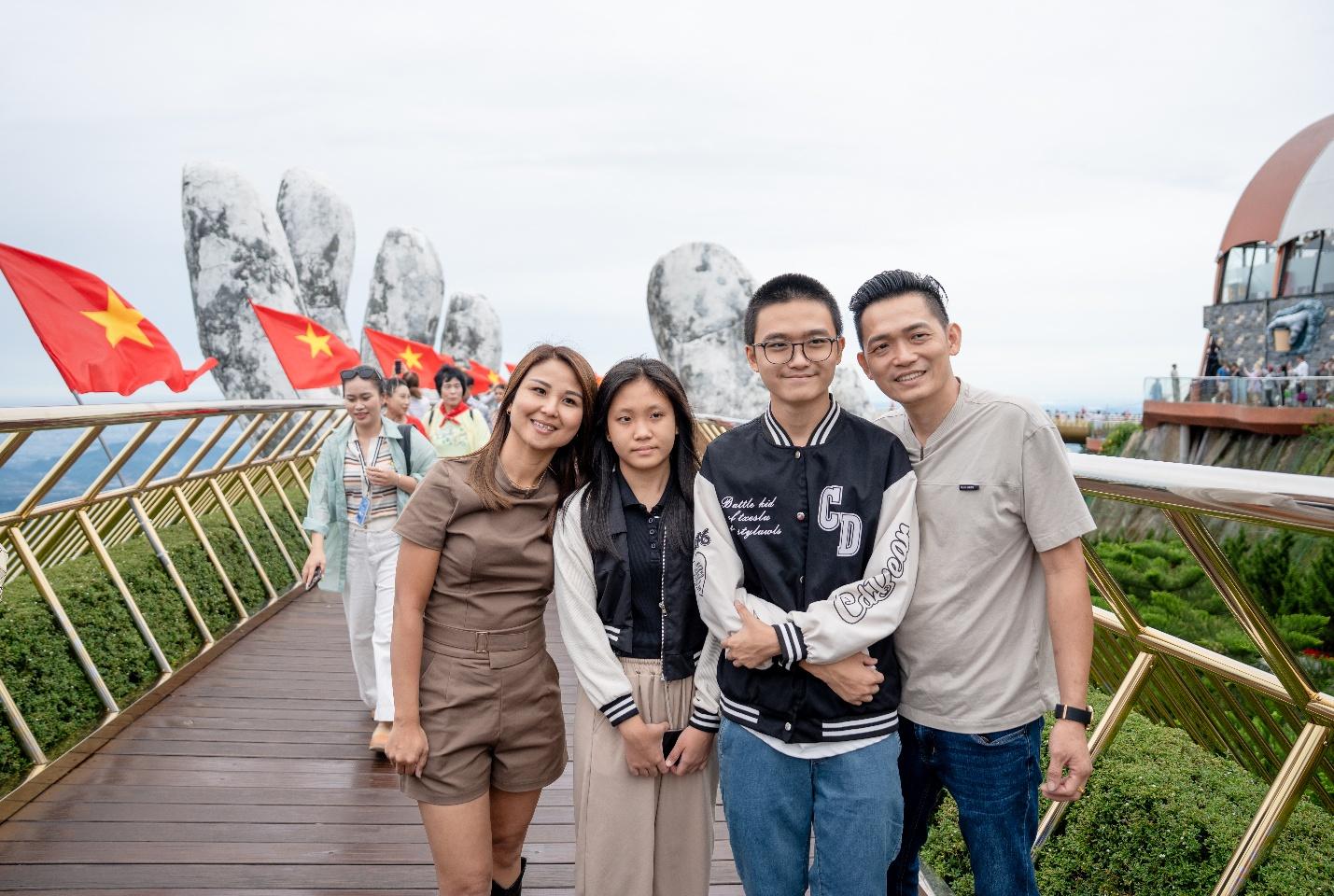 Sun World ba miền tưng bừng cờ hoa mừng Đại hội Đảng lần thứ XIV