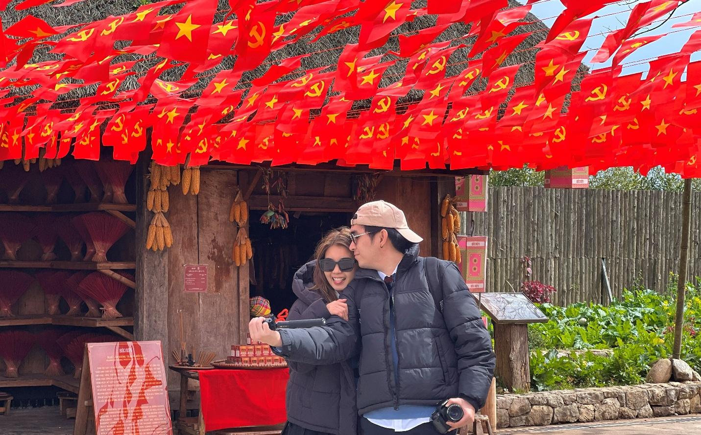 Sun World ba miền tưng bừng cờ hoa mừng Đại hội Đảng lần thứ XIV