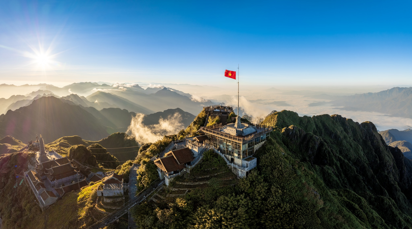 Sun World Fansipan Legend (Lào Cai) – chinh phục “Nóc nhà Đông Dương”, hòa mình vào không khí lễ hội vùng cao đầu xuân.