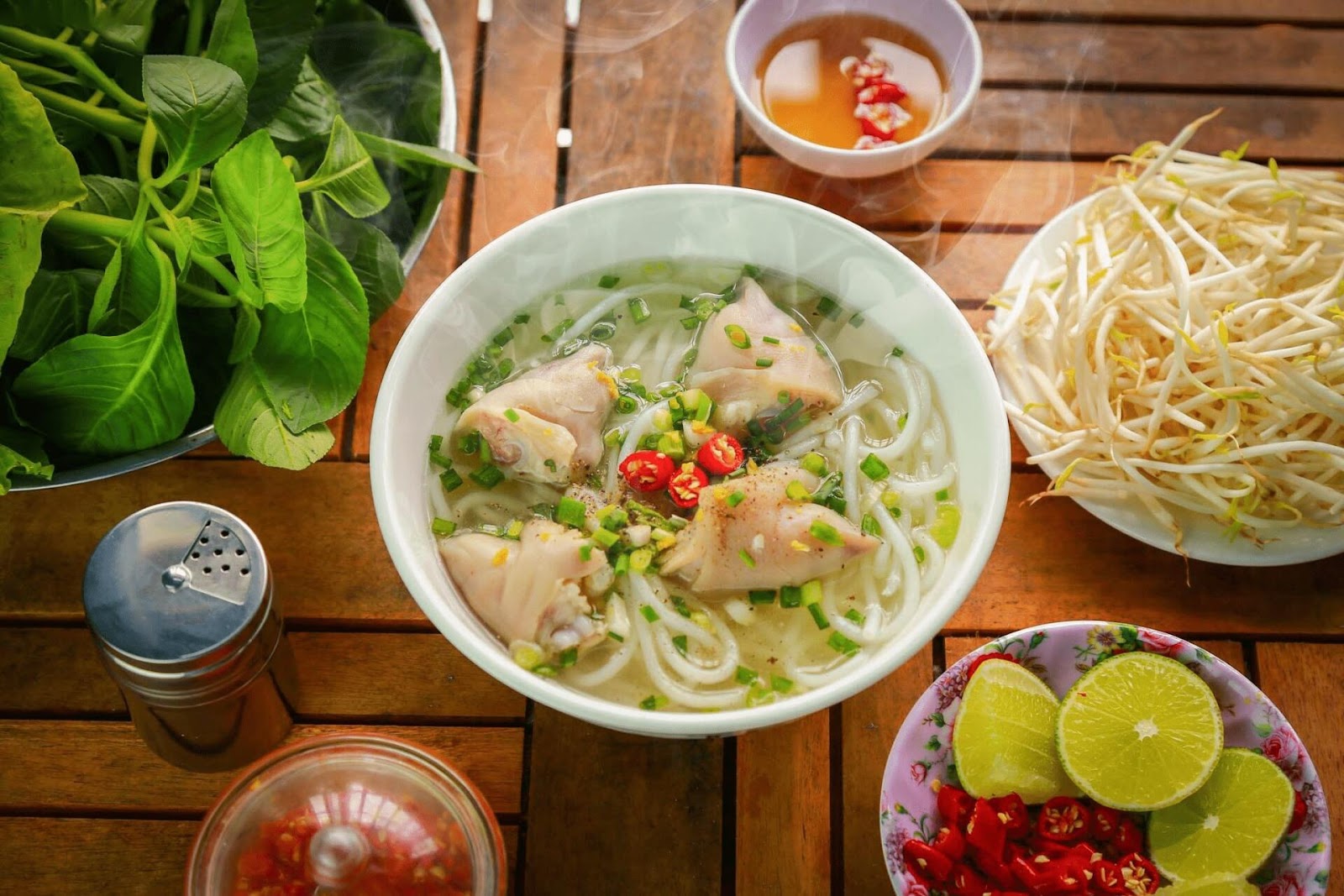 Đặc sản bánh canh Trảng Bàng làm siêu lòng bao du khách. (