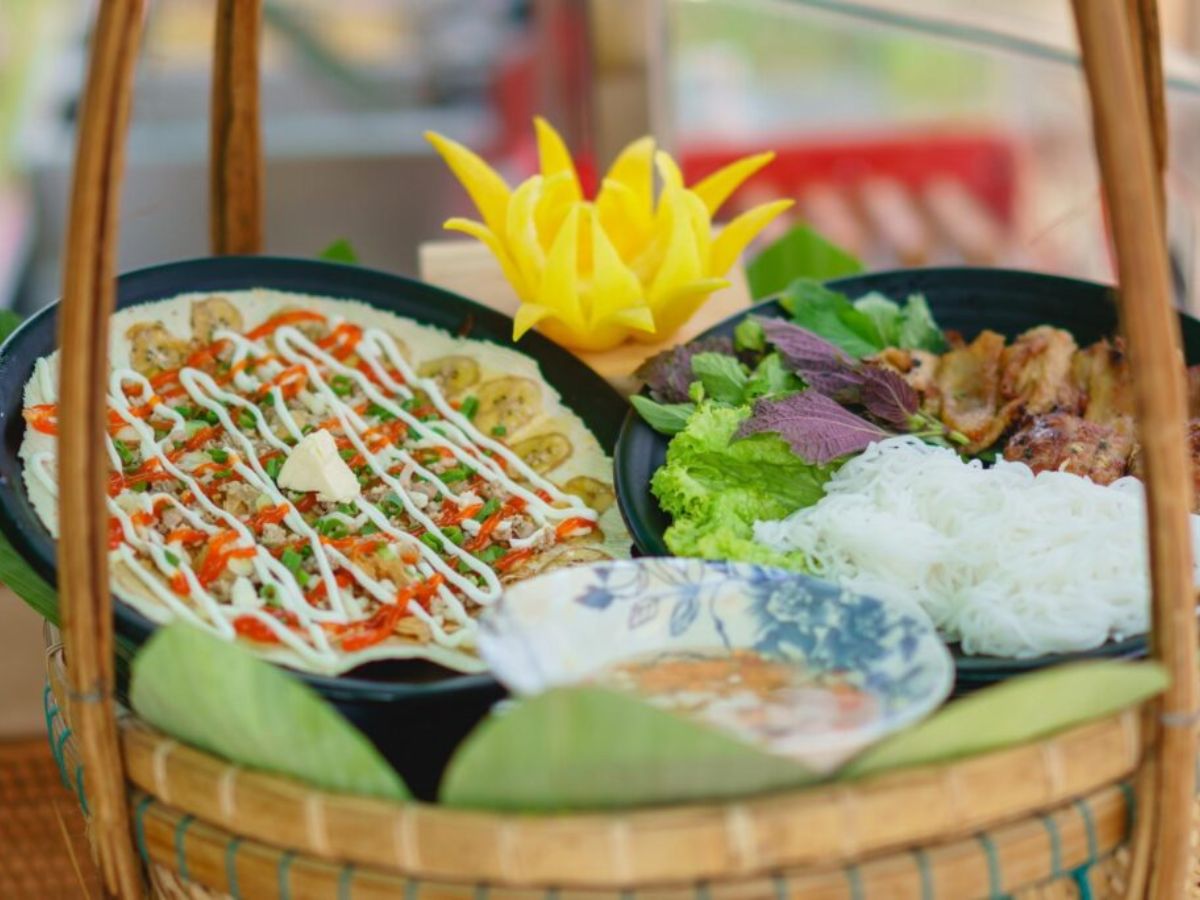 Các món bánh truyền thống tại nhà hàng buffet Vân Sơn giản dị nhưng hút khách. 