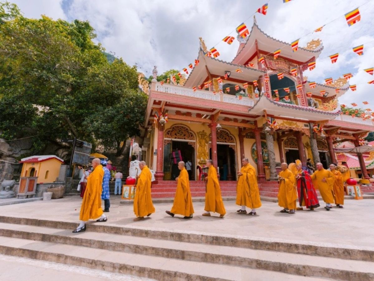 Chùa Quan Âm là nơi gửi gắm nguyện ước về cuộc sống bình an của người dân địa phương. 