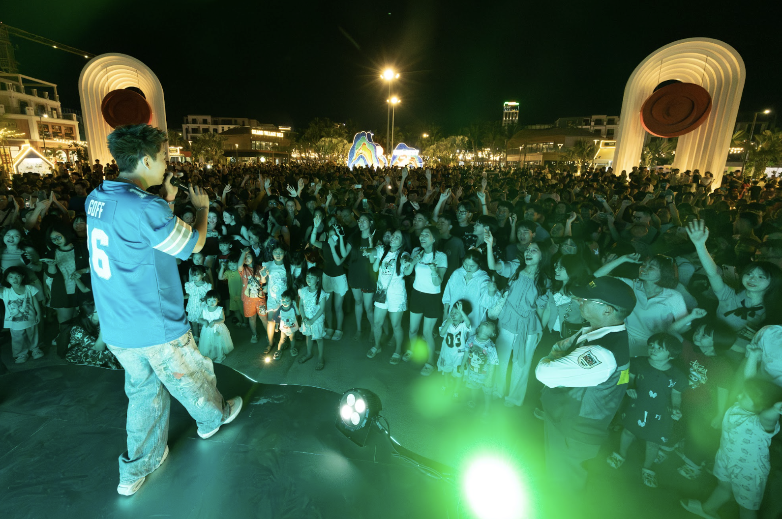 Các nghệ sĩ, band nhạc khuấy động không khí