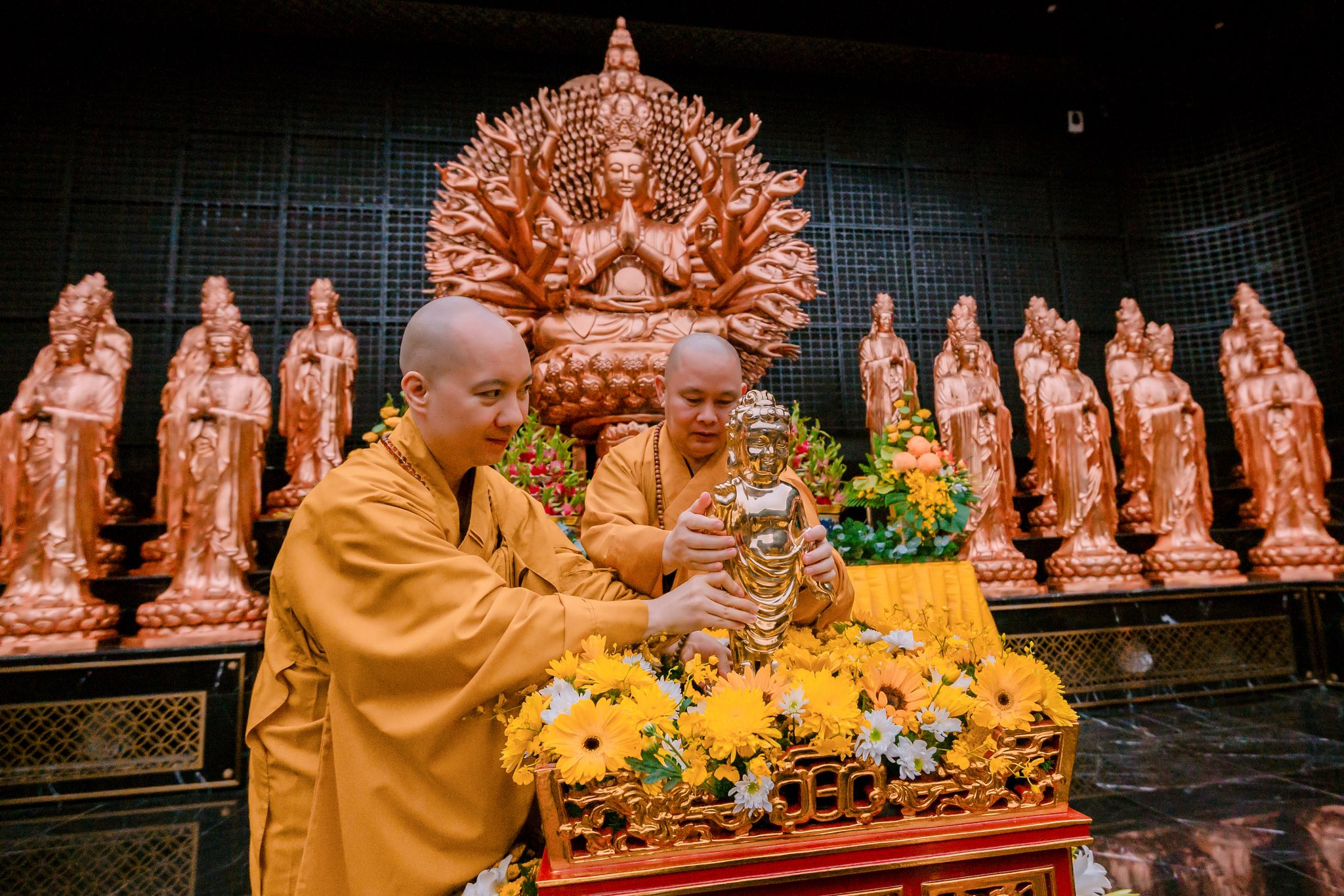 Nghi thức tắm Phật là một trong những nghi lễ quan trọng của Lễ Phật đản