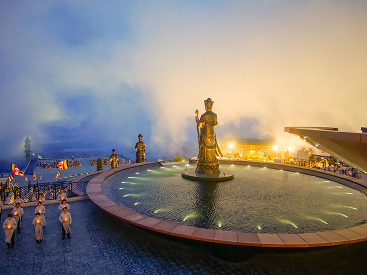 Di chuyển từ trung tâm đến Núi Bà Đen Tây Ninh chỉ khoảng 15 phút.