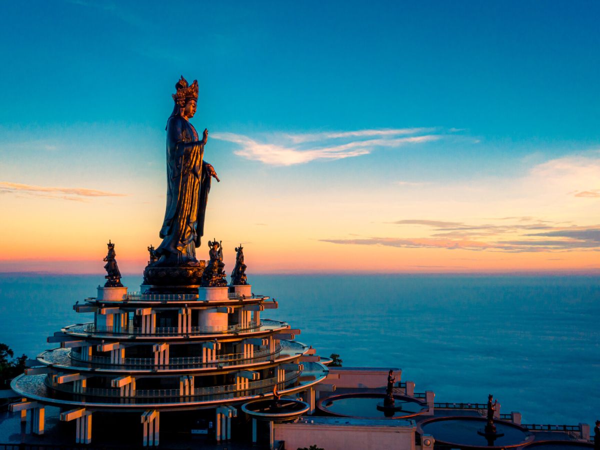 Tượng Phật Bà Tây Bổ Đà Sơn cao 72m – ngự trên đỉnh núi Bà Đen linh thiêng
