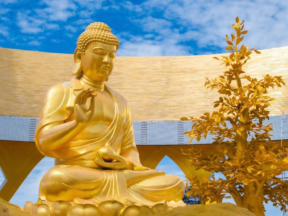 Tượng Phật Câu Na Hàm Mâu Ni được an vị tại Vườn Ưu Đàm