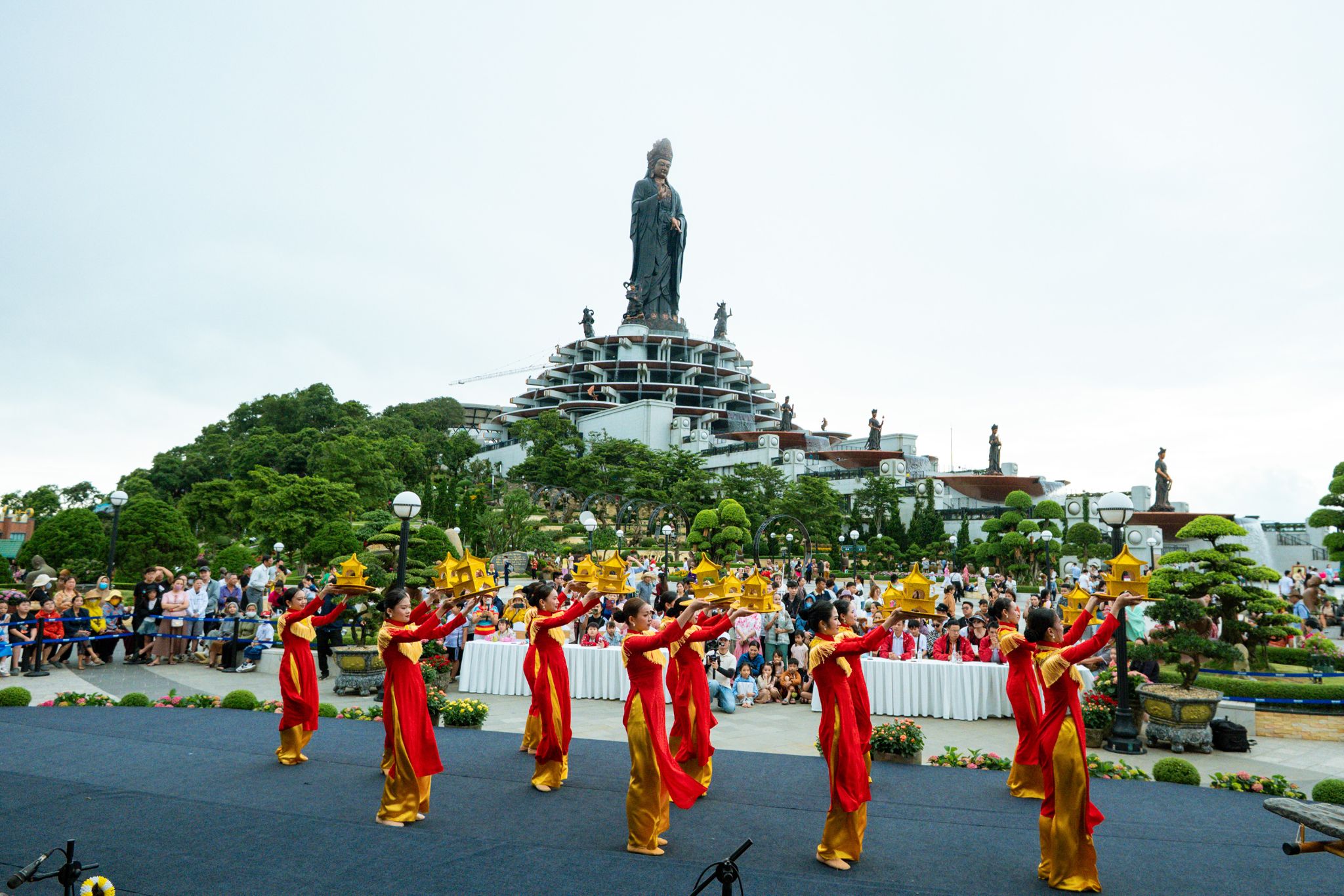 Các hoạt động giao lưu và chương trình nghệ thuật sẽ được diễn ra xuyên suốt lễ hội trái cây