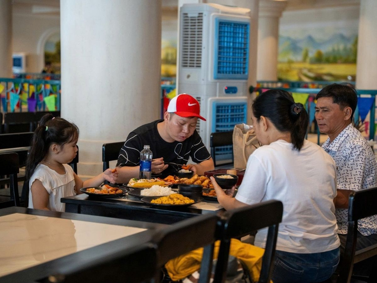 Nhà hàng buffet Vân Sơn là địa điểm dừng chân phù hợp với mọi du khách