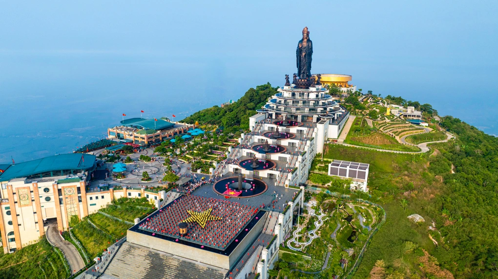 Các công trình biểu tượng trên đỉnh Núi Bà Đen