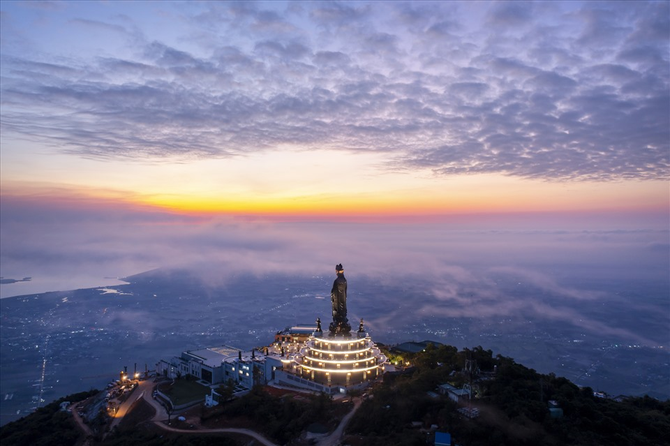 Tây Ninh là vùng đất sở hữu nhiều cảnh đẹp cùng nhiều công trình tâm linh nổi tiếng.